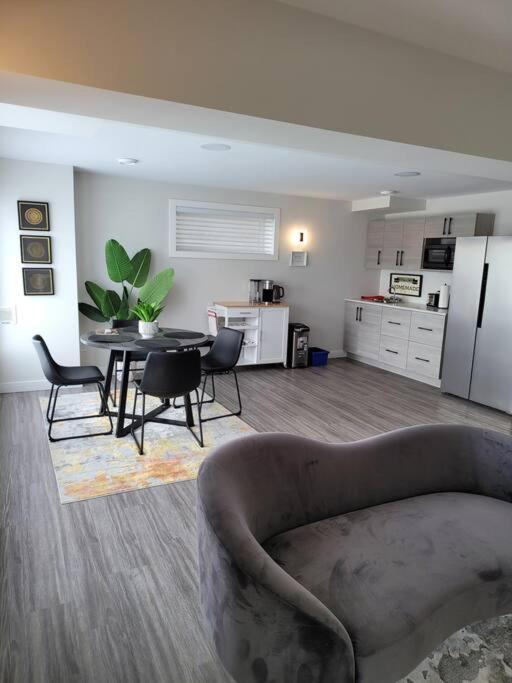 Luxury One Bedroom Winnipeg Bagian luar foto