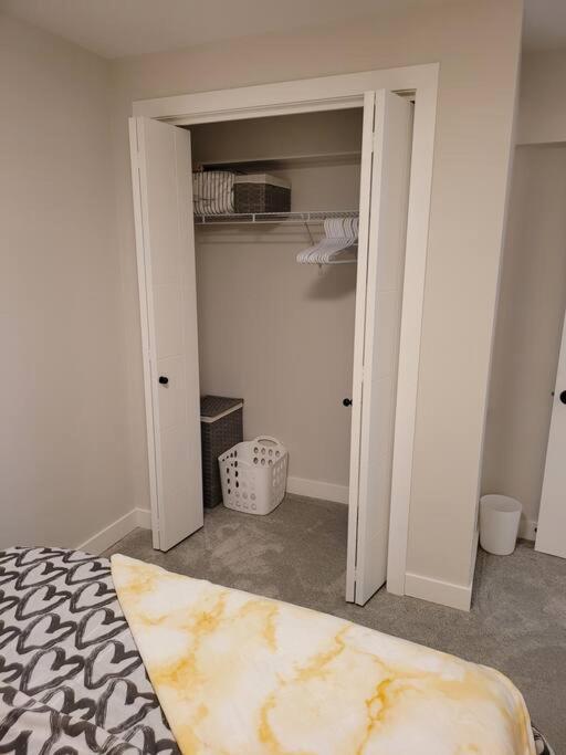 Luxury One Bedroom Winnipeg Bagian luar foto